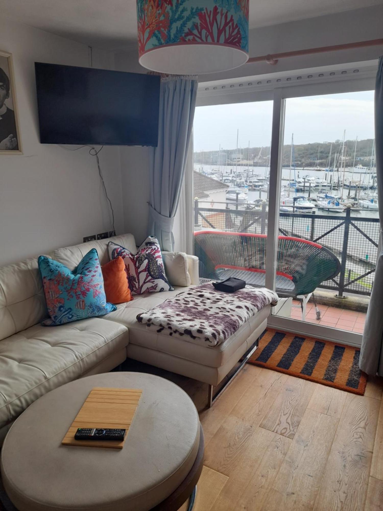 Marina View South Facing Balcony Sunny Apartment East Cowes Exterior foto